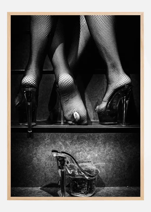 On the soles of its feet Įrašai