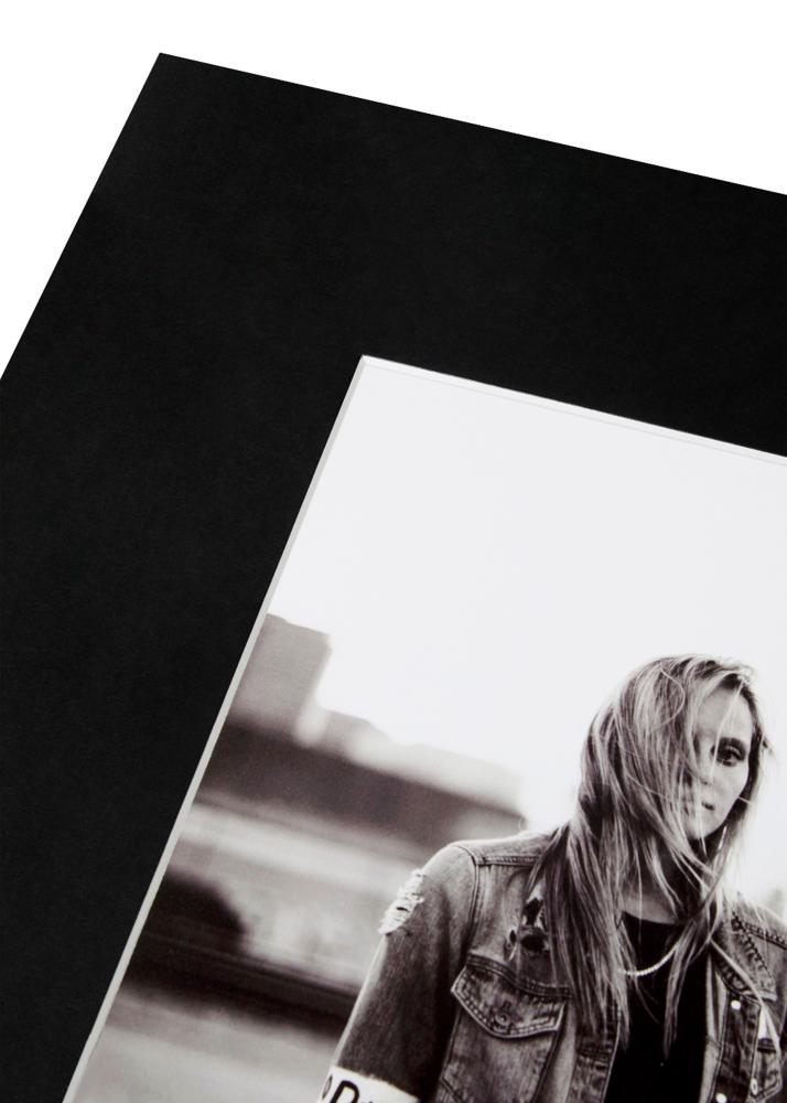 Paspartu XL Juodas Balta šerdis 50x50 cm (29x29)