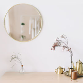 Stulbinantis auksinis veidrodis