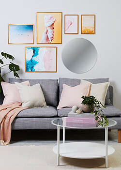 Graži sienelė su auksinėmis rėmeliais įvairių dydžių, įskaitant A4