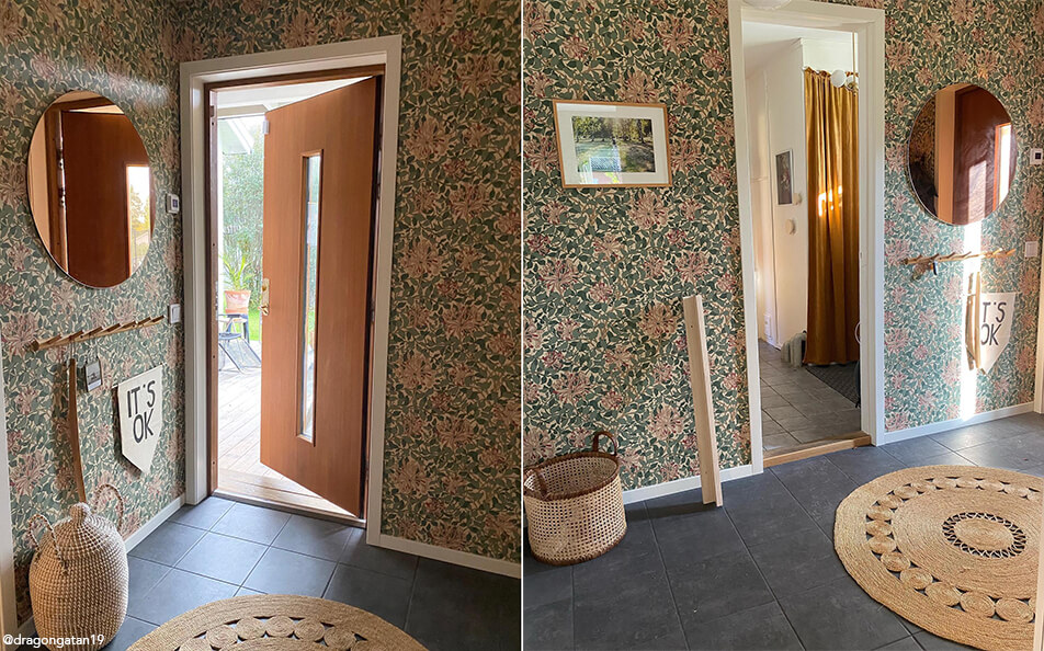 Gėlėti tapetai prieškambaryje, apvalus veidrodis su tonuotu stiklu