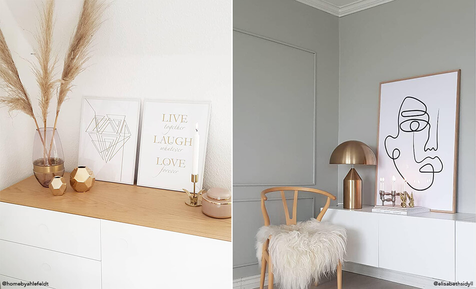 Svetainė su šviesiu interjeru ir šviesiais paveikslais